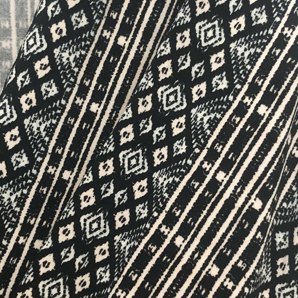 BCBGeneration Graphic Print Stretch Wrap Romper Women’s Small Snap Front - Picture 2 of 12